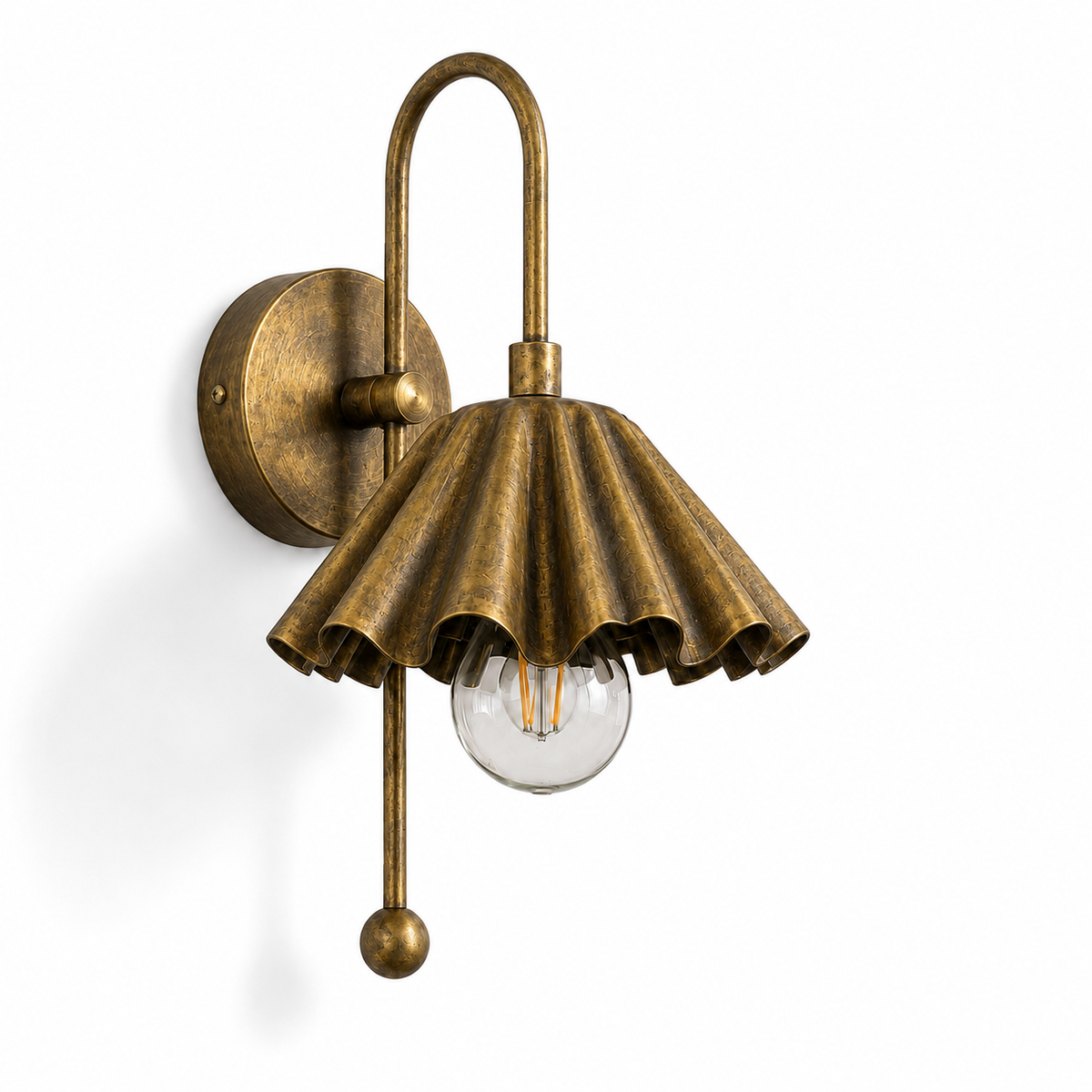 Ruffled brass wall sconce with E14 bulb